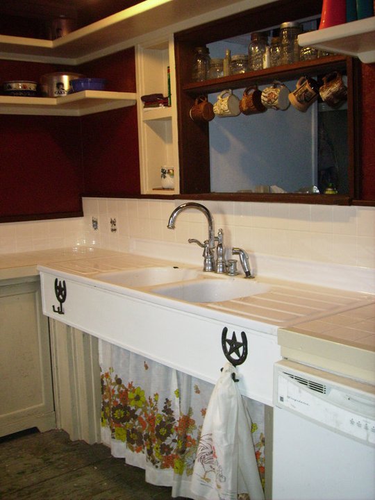 the kitchen, home decor, kitchen design, found this old sink on bulk pickup day