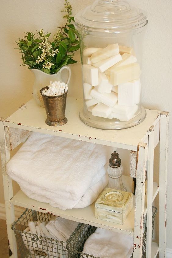 como fazer com que os produtos de higiene faam parte da decorao do banheiro, Master Bathhttp farmhouseporch blogspot com
