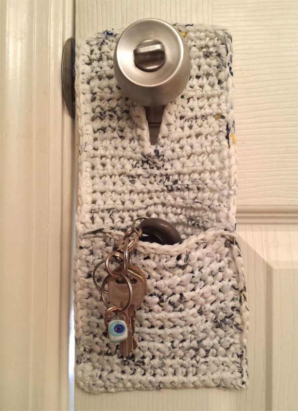 what can you do with plastic bags make a tote bag or purse, Plarn doorknob organizer