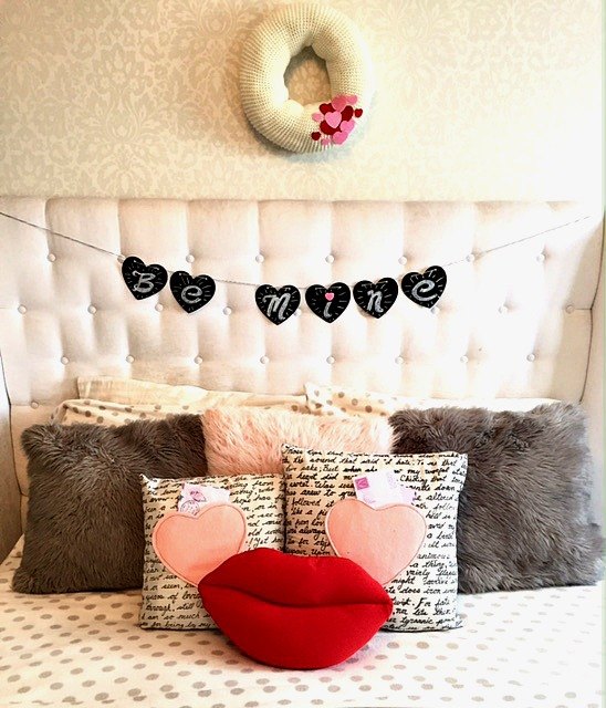 let s get busy lol valentine s day bedroom decor, bedroom ideas, seasonal holiday decor, valentines day ideas