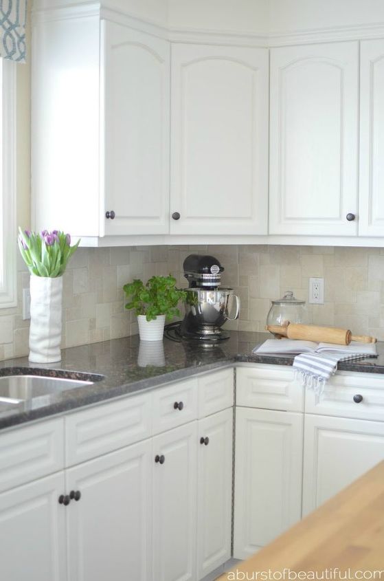 Important Pointers on How to Clean the Door Hardware of the Kitchen Cabinets Important Pointers on How to Clean the Door Hardware of the Kitchen Cabinets