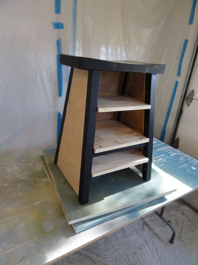 mini librera mesa auxiliar estacin de carga desde un taburete, Estantes y laterales instalados Listo para pintar