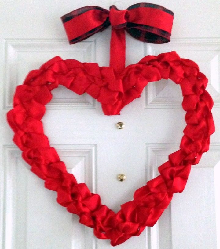 heart shaped ribbon lei wreath, crafts, seasonal holiday decor, valentines day ideas, wreaths
