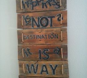 A Fun New Way to Hook Pallet Boards Together to Create a Sign