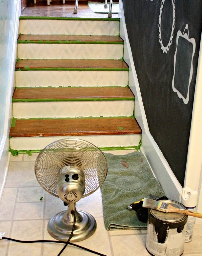 escadas pintadas em chevron