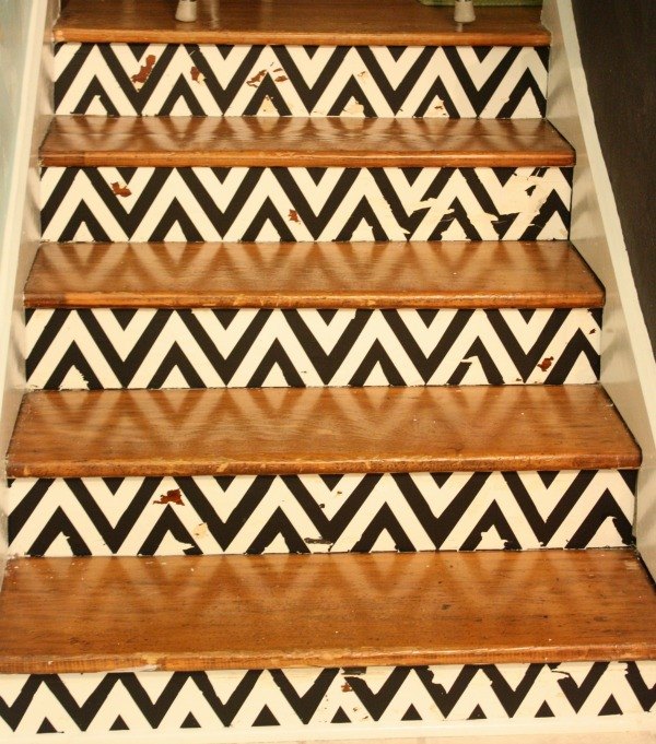 escadas pintadas em chevron