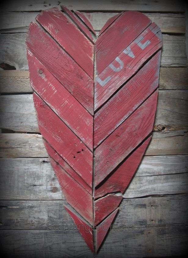 easy pallet wood valentine s heart, pallet, seasonal holiday decor, valentines day ideas, woodworking projects