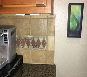 q i need ideas for painting this backsplash, interior home painting, kitchen backsplash, kitchen design, paint colors, painting, tiling, This photos shows the backsplash next to the wall color