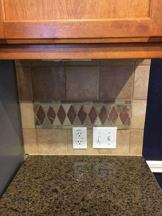 q i need ideas for painting this backsplash, interior home painting, kitchen backsplash, kitchen design, paint colors, painting, tiling, This is a more realistic view of the colors without the flash