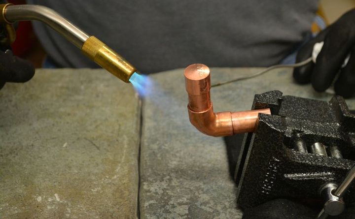 lmpara de mesa steampunk con tubos de cobre