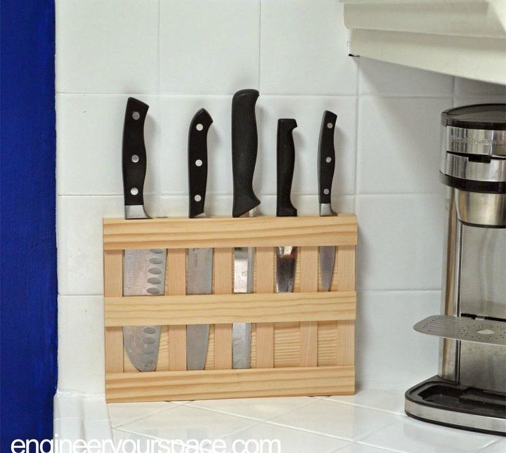 17 formas poco conocidas de utilizar el espacio de pared desperdiciado, Monta un estante para cuchillos cerca de la encimera