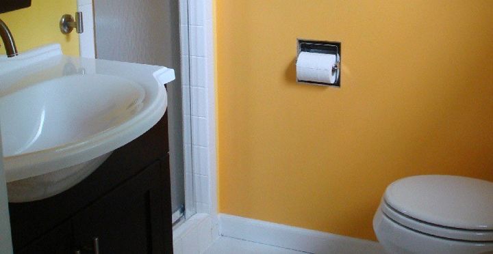 4 maneiras de tornar seu banheiro pequeno elegantemente espaoso