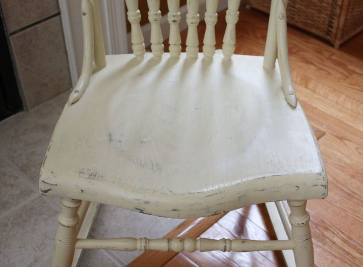 silla mecedora con respaldo prensado antiguo