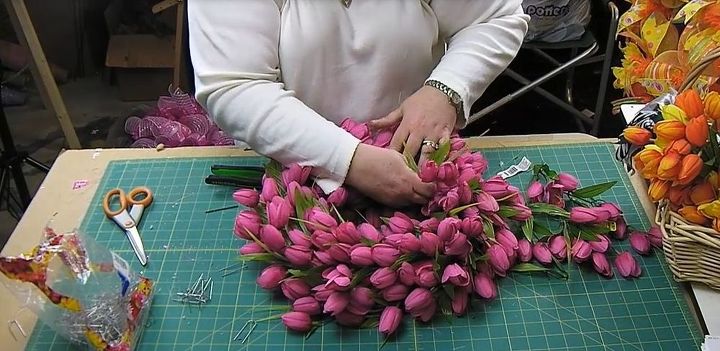 como hacer una corona de tulipanes