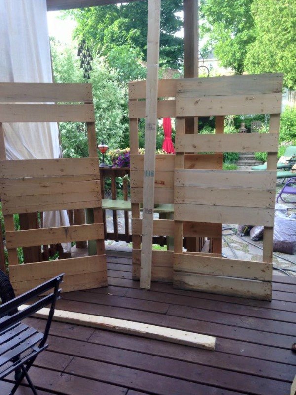giant pallet headboard with lights, bedroom ideas, diy, pallet, wall decor, woodworking projects