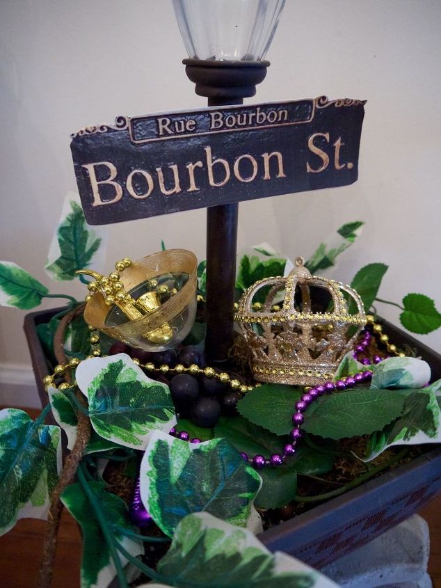 mardis gras diy bourbon street lamp post, crafts, seasonal holiday decor
