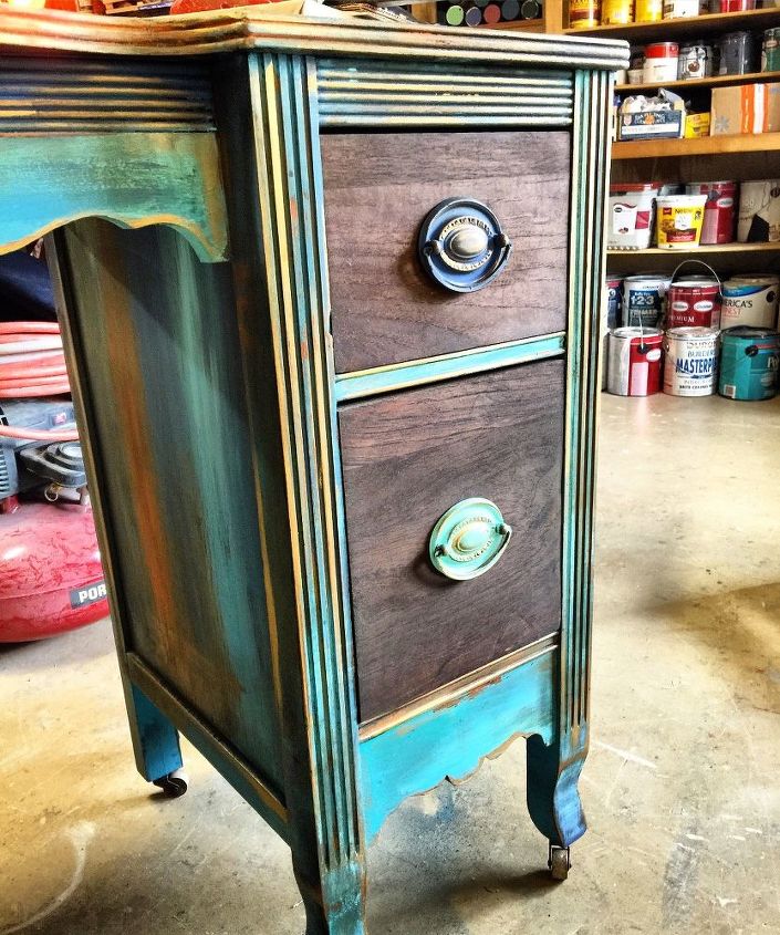 Antique Vanity Refinishing..A $35 Garage Sale Find! Hometalk antique vanity refinishing a 35 garage sale find, chalk paint, painted furniture - Antique Vanity Refinishing..A $35 Garage Sale Find! Hometalk