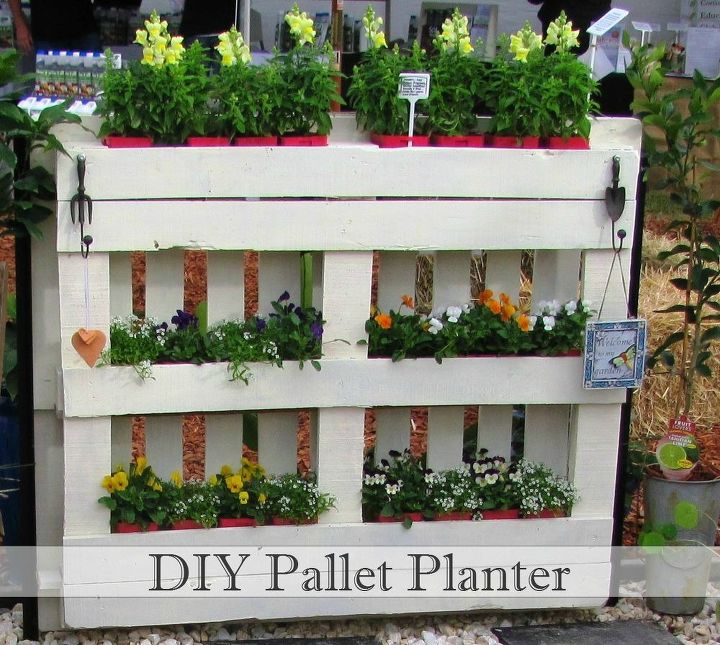 18 incredibly easy ways to use the entire pallet, Fill one with planters for an easy garden