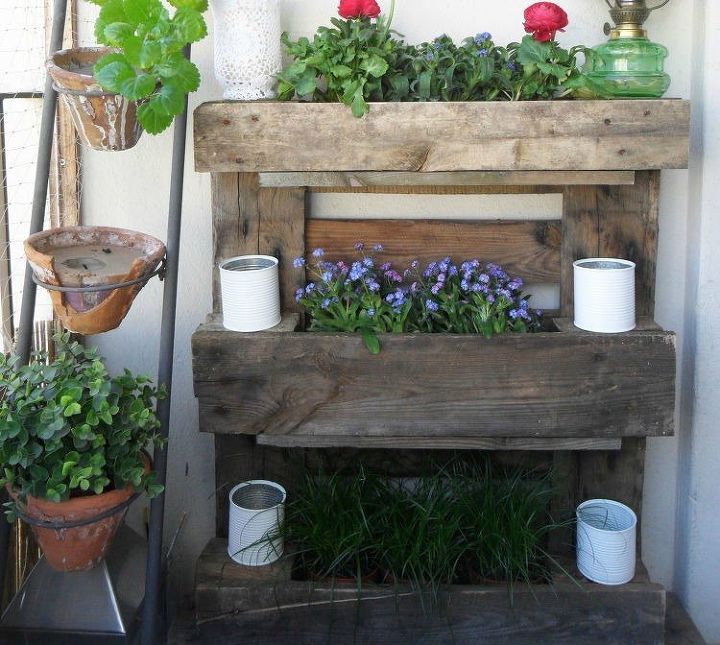 18 maneras increblemente fciles de utilizar todo el palet, Haga una jardinera de balc n para espacios peque os