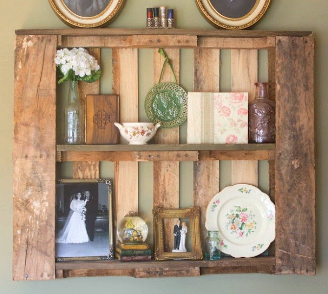 18 incredibly easy ways to use the entire pallet, Hang one on the wall as a display shelf
