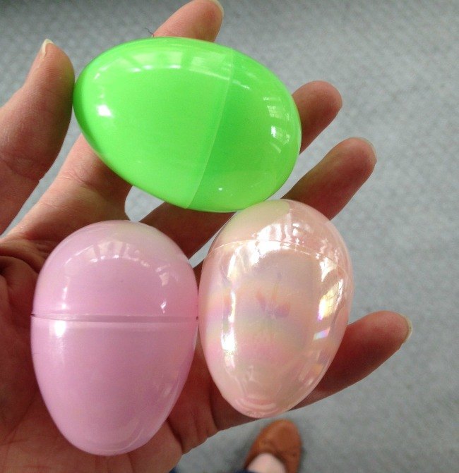 painted plastic easter eggs, chalk paint, crafts, easter decorations, seasonal holiday decor
