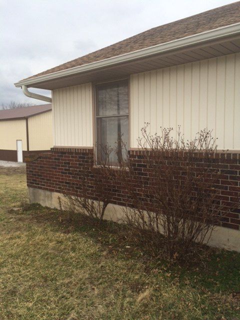 how to apply apply shutters when brick comes 1 4 way up window