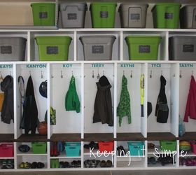 DIY Garaje Mudroom Armarios con un montón de almacenamiento #garageorganization
