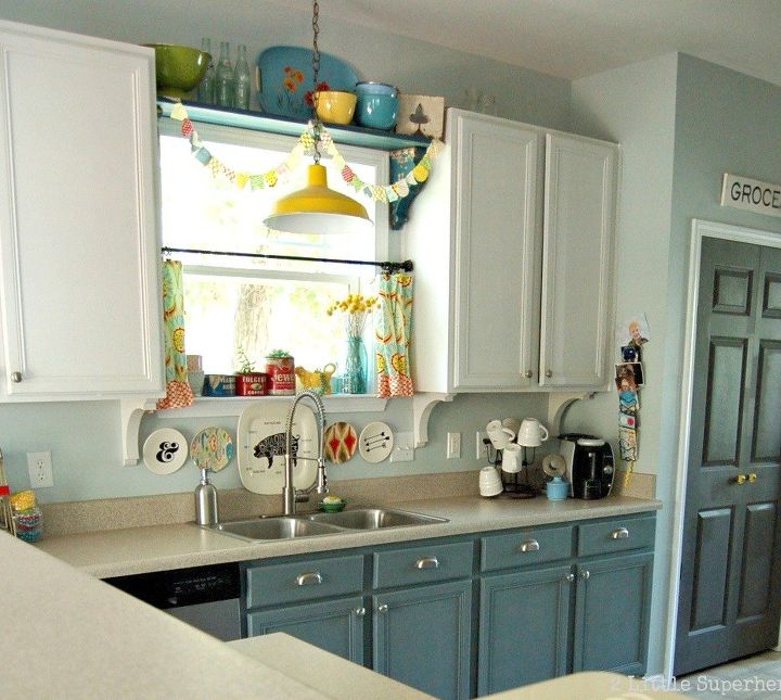 14 maneiras mais fceis de transformar seus armrios de cozinha, Reforma da cozinha de chata para azul