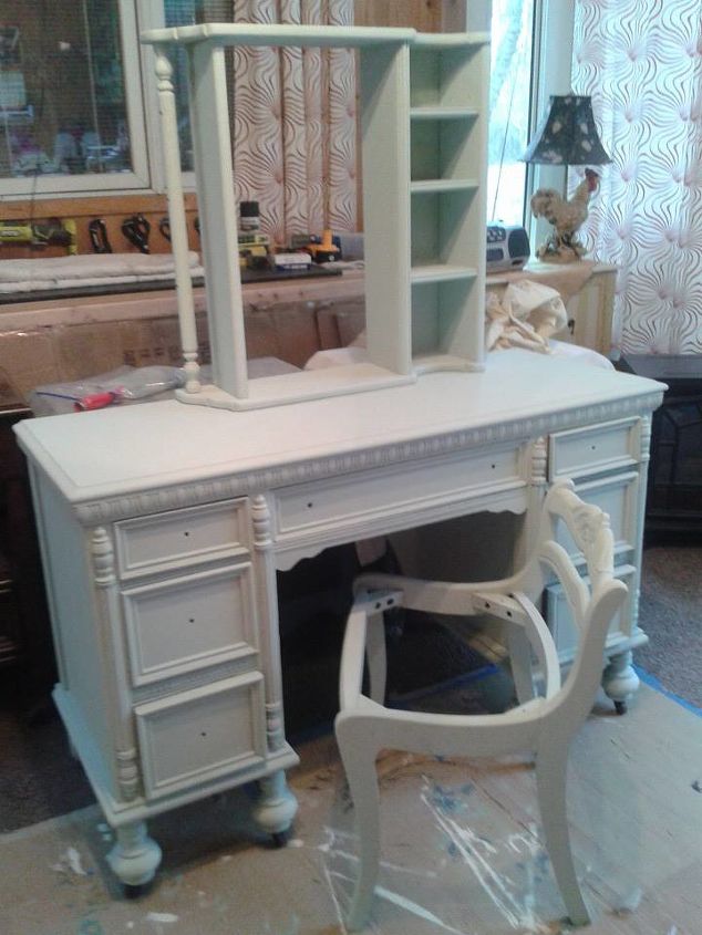 garbage find turned into a vanity for my daughter, painted furniture