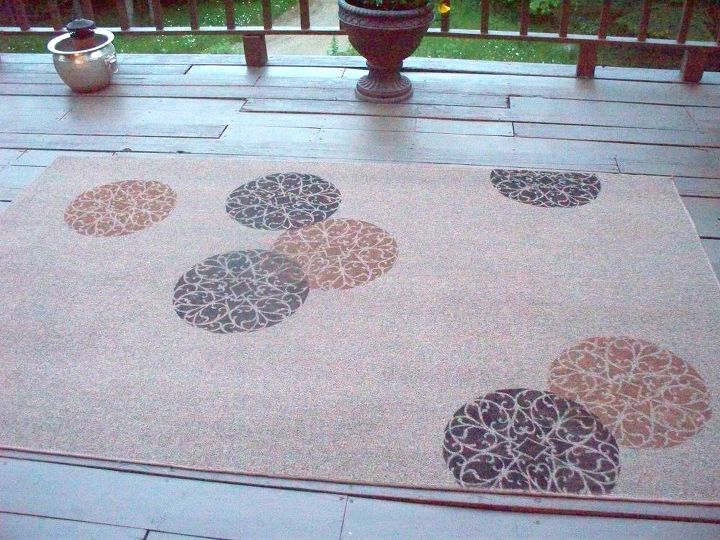 13 ideas de alfombras de exterior de aspecto caro que cuestan menos de 20 dlares, Superponer decoraciones