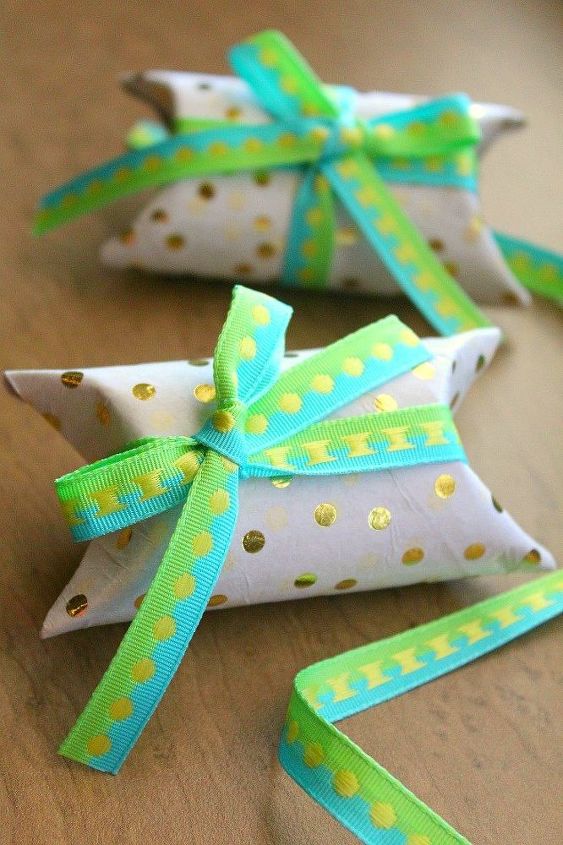 mini cajas de regalo con rollos de papel higienico