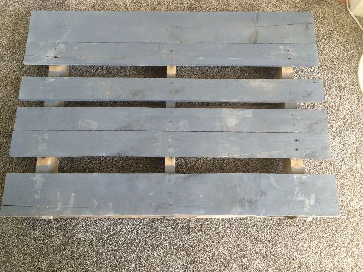 the perfect porch accent diy address pallet, curb appeal, pallet