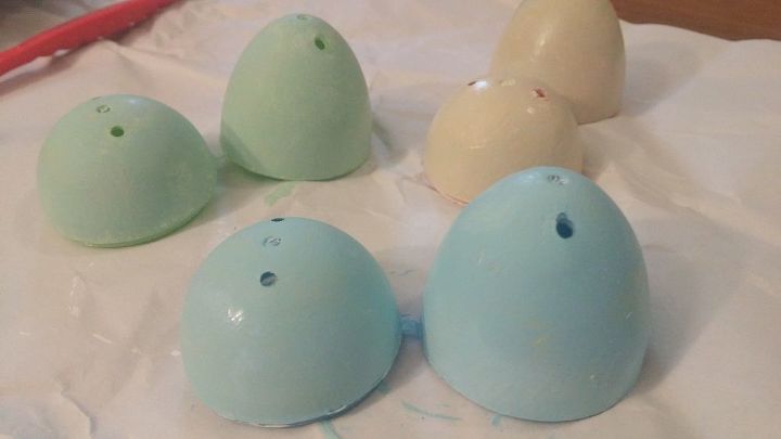 mais ovos de plstico pintados, Voc pode ver que eles s o ligeiramente desiguais na cor