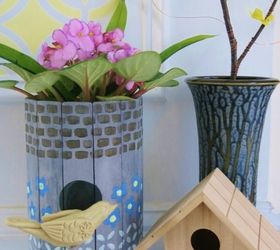 recicle uma casa de passarinho para transform la em um vaso ou vaso de flores