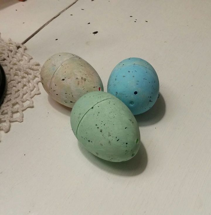 mais ovos de plstico pintados