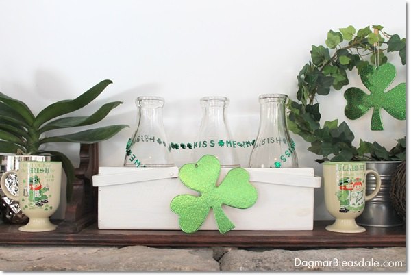 st patrick s day banner, fireplaces mantels, seasonal holiday decor