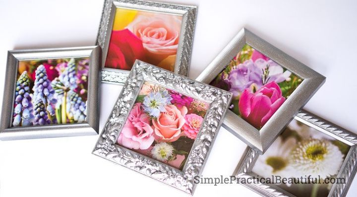 pequenos quadros com fotos de flores