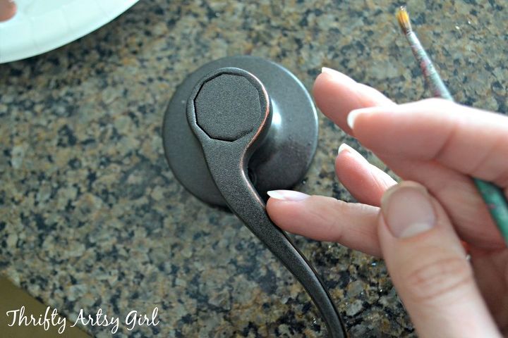 diy spray painted doorknobs ugly brass to beautiful oil rubbed bronze, doors, painting