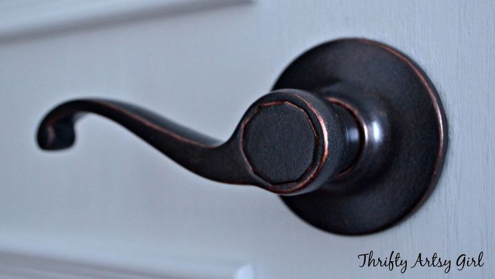diy spray painted doorknobs ugly brass to beautiful oil rubbed bronze, doors, painting