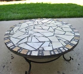 15 razones para dejarlo todo y comprar azulejos baratos, Decora una bonita mesa de patio