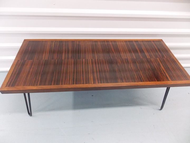 mesa de centro de madera recuperada estilo art deco con patas de horquilla