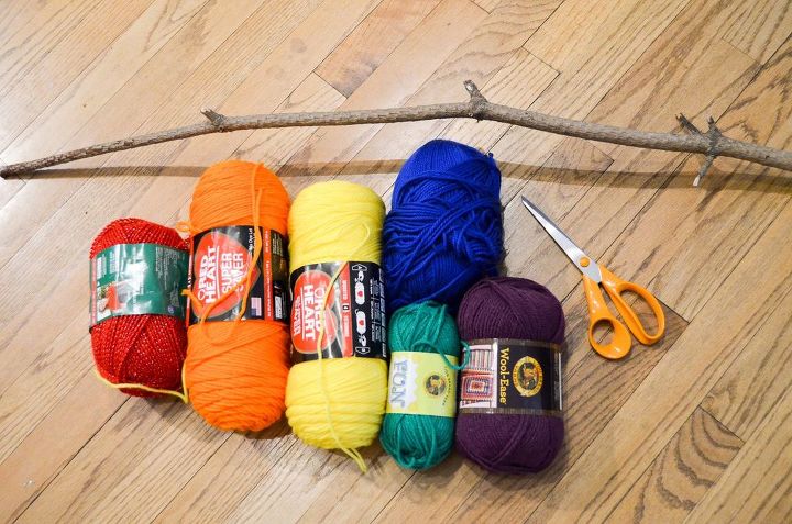 rainbow yarn hanging, bedroom ideas, crafts