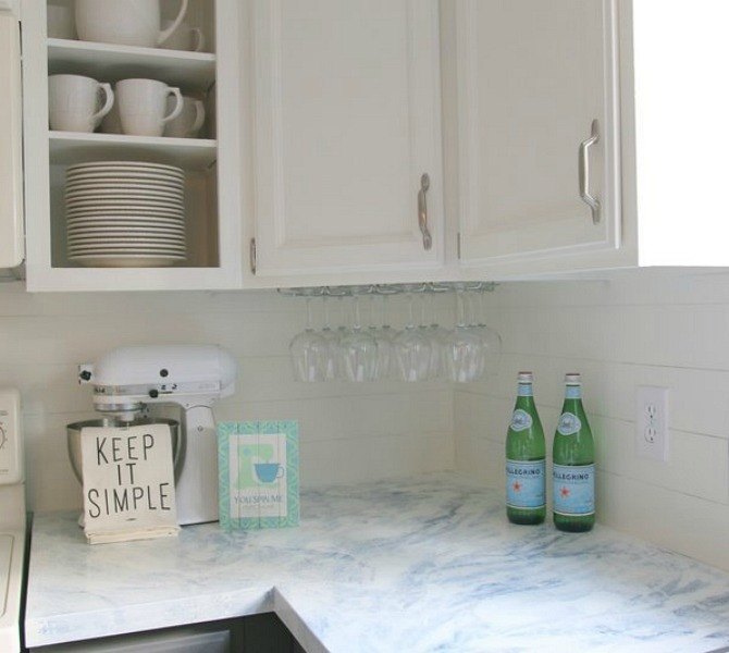 s 13 ways to transform your countertops without replacing them, bathroom ideas, countertops, kitchen design, Make glossy marble veins with a spray bottle