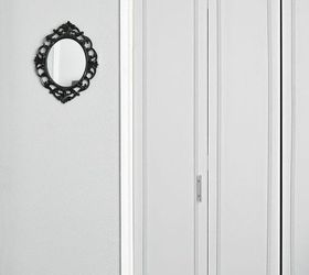 12 trucos inteligentes para convertir las puertas de grado de construccin en bellezas, Viste la tuya con molduras y pintura
