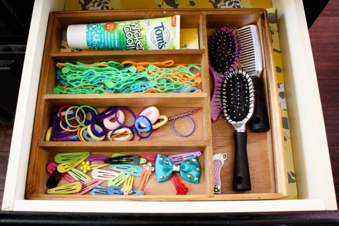 13 tricks people who hate bathroom clutter swear by, Use extra utensil trays to organize drawers