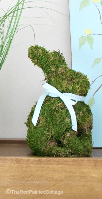 pense a primavera com ideias de bricolage incluindo um coelho coberto de musgo