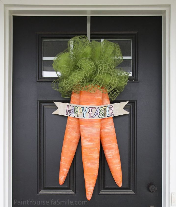 30 preciosas coronas de primavera que harn sonrer a tus vecinos, Tutorial de la zanahoria de Pascua para colgar en la puerta