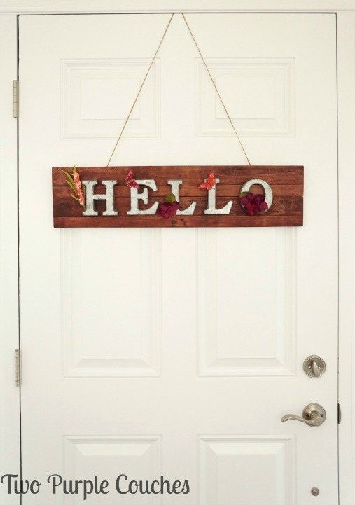 30 preciosas coronas de primavera que harn sonrer a tus vecinos, Hello Springtime Metal and Pallet Wood Sign