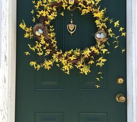 s 31 gorgeous spring wreaths that will make your neighbors smile, crafts, seasonal holiday decor, wreaths, Choose buds that will stand out on your door