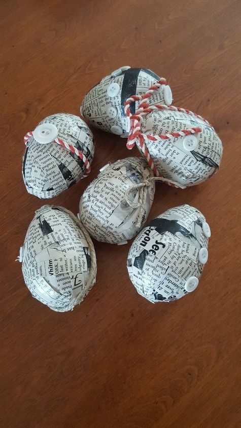 ovos embrulhados em jornal